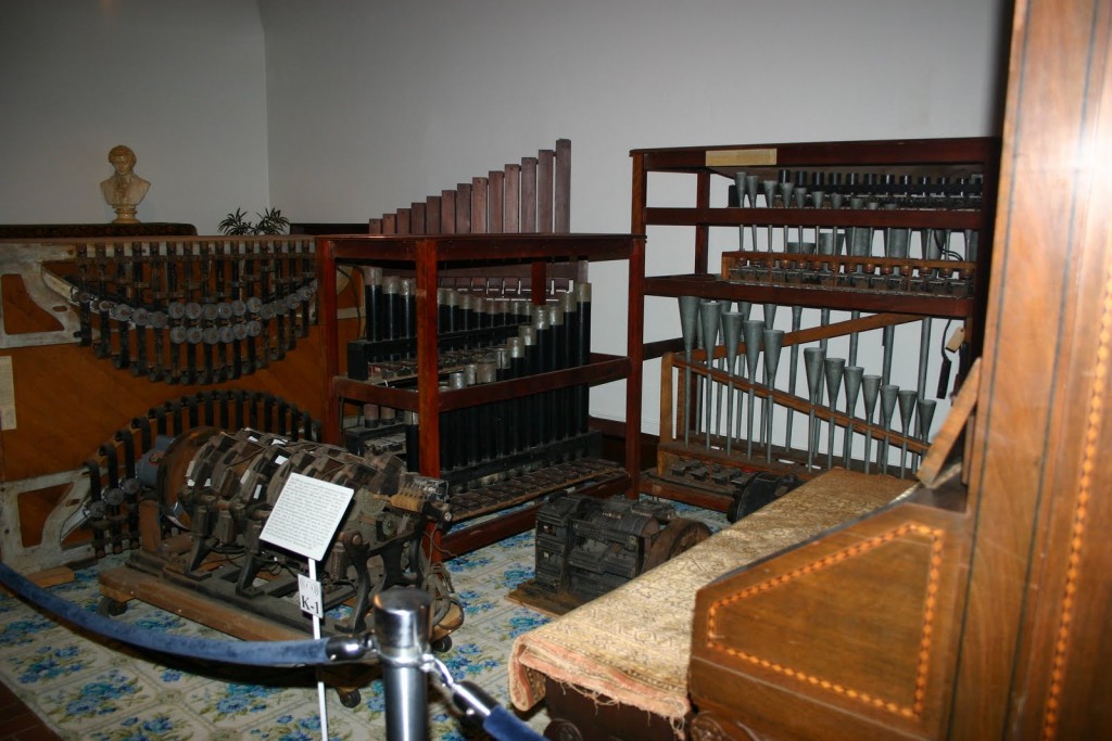 目前留存的部分唱诗琴组件，南达科他州朱砂地（Vermilion Sands）国家音乐博物馆馆藏