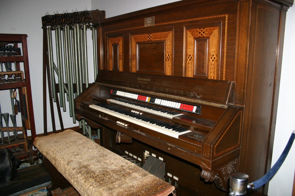 目前留存的部分唱诗琴组件，南达科他州朱砂地（Vermilion Sands）国家音乐博物馆馆藏