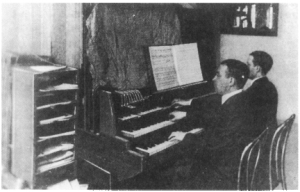 具有三排特殊琴键版本的电传簧风琴MkI