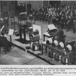 第一个纯电子乐器乐团，由柏林“广播时间”（Radio Hour）广播台组织建立，1932年10月19日。乐团中的乐器有尼奥-贝希斯坦钢琴、特劳特温电子琴、赫勒琴、电子小提琴、电子大提琴、两台泰勒明琴，每个乐器后面都有各自的扬声器。